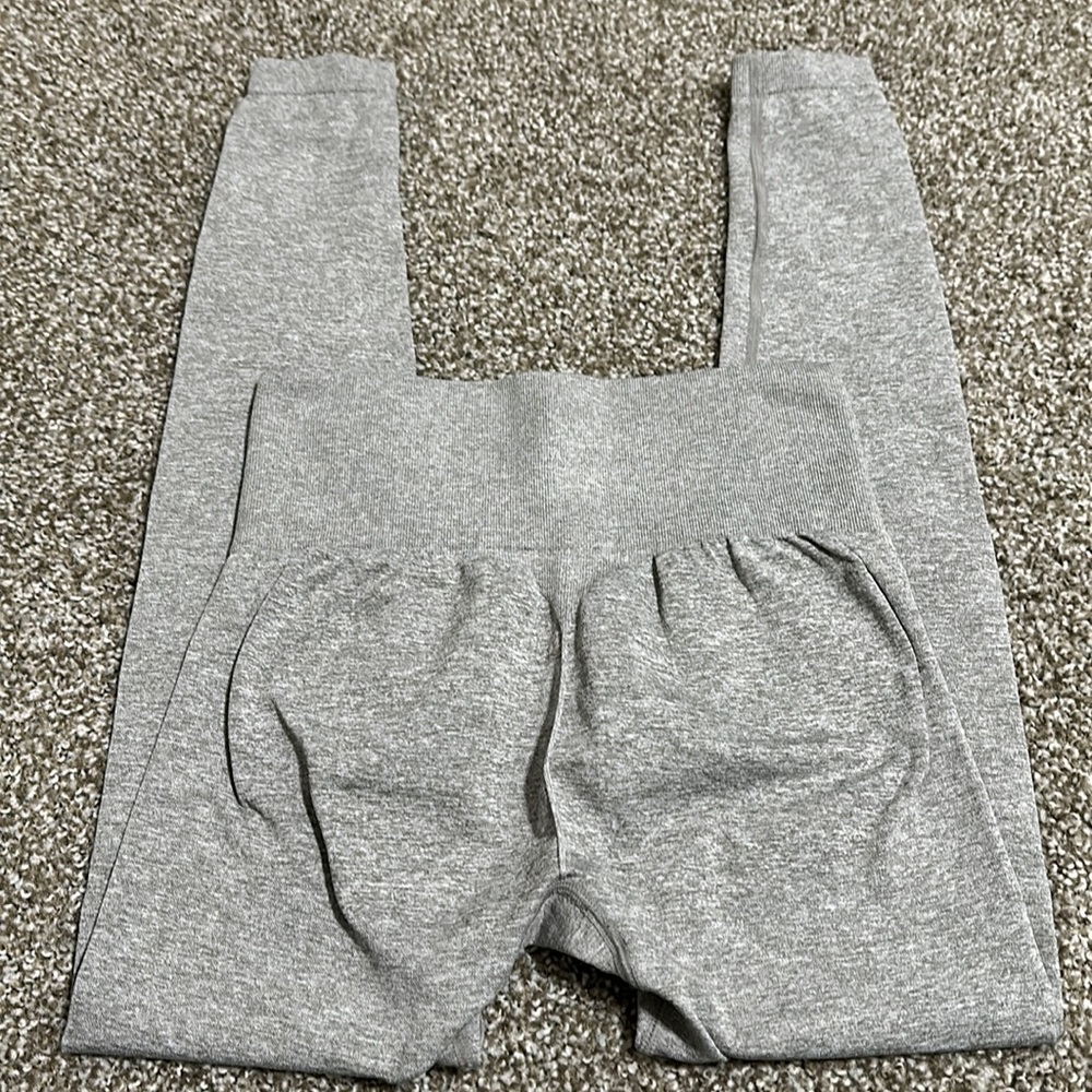 Paragon leggings NWOT Medium